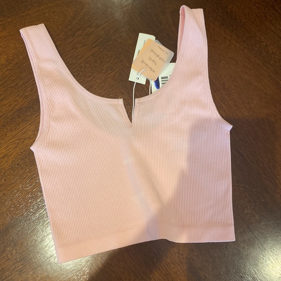 Bundle of tank tops - Picture 3 of 11